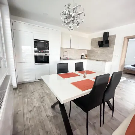 Komenského 14, Appartamento *