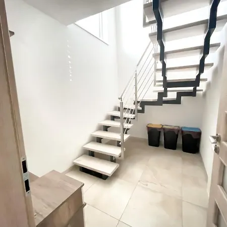 Komenskeho 14, Διαμέρισμα *